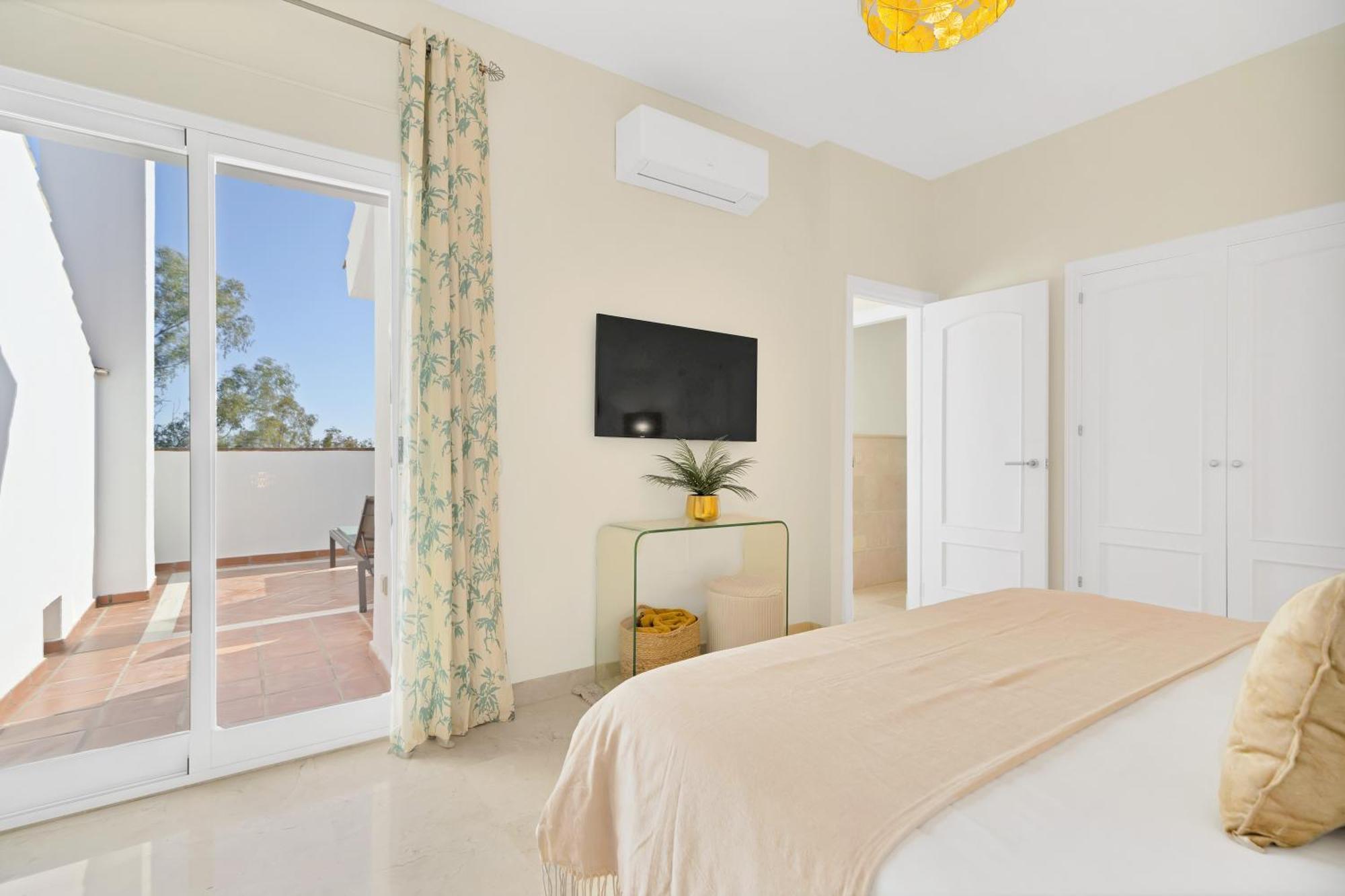 Luxury Penthouse With Sea Views In Marbella Golden Mile, Puente Romano Area Екстериор снимка