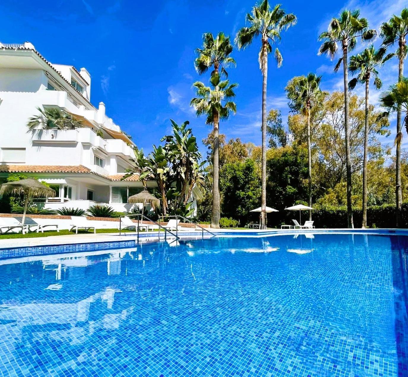 Luxury Penthouse With Sea Views In Marbella Golden Mile, Puente Romano Area Екстериор снимка